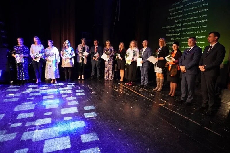 W dniu 11 października w kinie „Na Starówce” w Żorach odbyła się uroczysta akademia z okazji Dnia Edukacji Narodowej.