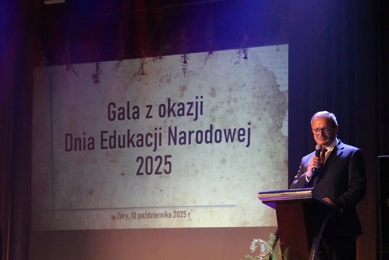 Podczas miejskich obchodów Dnia Edukacji Narodowej w Żorach nagrodzono najlepszych uczniów, nauczycieli i dyrektorów szkół / fot. UM Żory