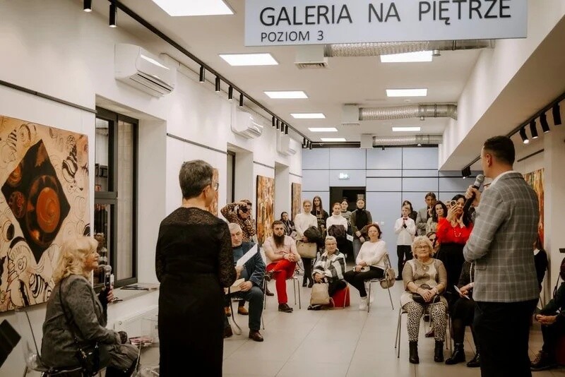 „Tajemnice Wydarzeń” – Wernisaż Elżbiety Murawskiej w Żorach [FOTO] / fot. UM Żory