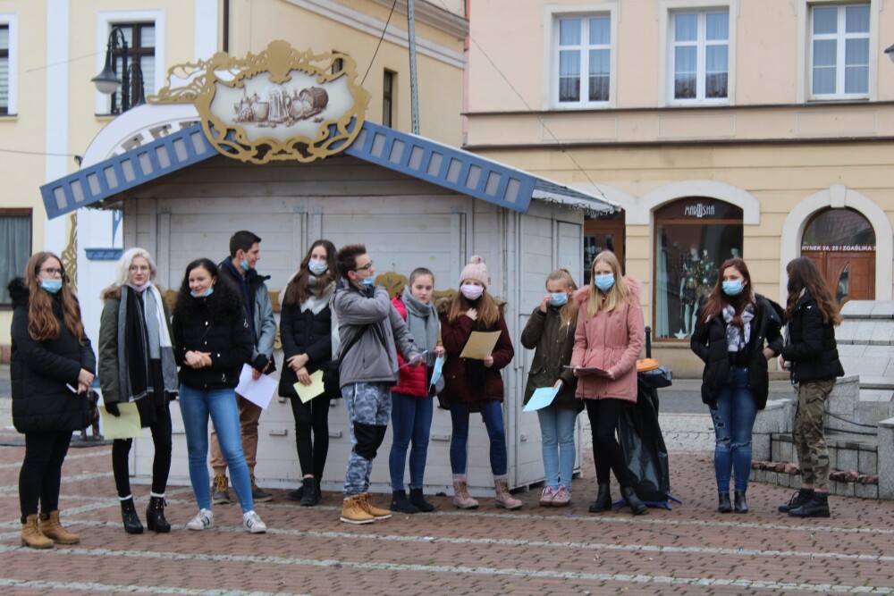 W sobotę (8 grudnia) na rynku zespół MuzyKajaka kręcił świąteczny teledysk z udziałem mieszkańców Żor o antysmogowym przesłaniu. Zobaczcie zdjęcia!