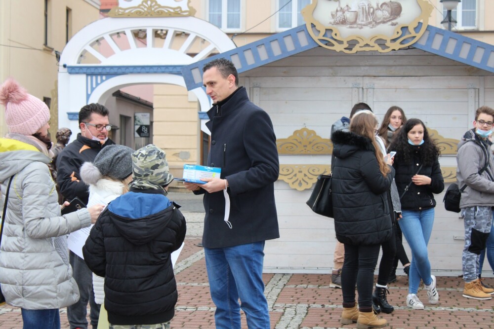 W sobotę (8 grudnia) na rynku zespół MuzyKajaka kręcił świąteczny teledysk z udziałem mieszkańców Żor o antysmogowym przesłaniu. Zobaczcie zdjęcia!