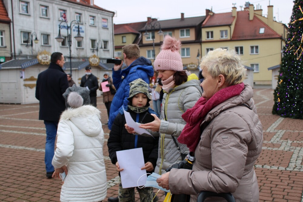 W sobotę (8 grudnia) na rynku zespół MuzyKajaka kręcił świąteczny teledysk z udziałem mieszkańców Żor o antysmogowym przesłaniu. Zobaczcie zdjęcia!