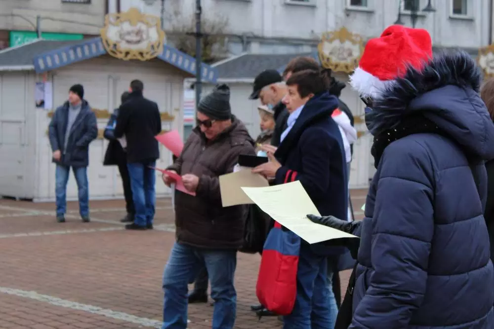 W sobotę (8 grudnia) na rynku zespół MuzyKajaka kręcił świąteczny teledysk z udziałem mieszkańców Żor o antysmogowym przesłaniu. Zobaczcie zdjęcia!