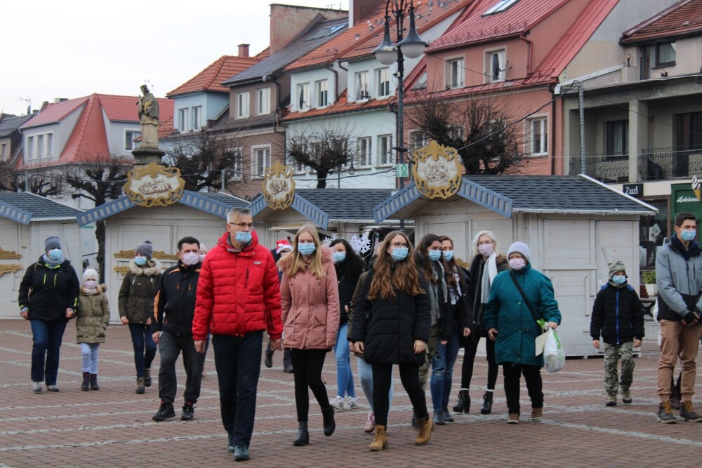 W sobotę (8 grudnia) na rynku zespół MuzyKajaka kręcił świąteczny teledysk z udziałem mieszkańców Żor o antysmogowym przesłaniu. Zobaczcie zdjęcia!