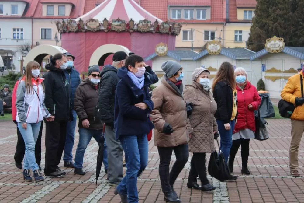 W sobotę (8 grudnia) na rynku zespół MuzyKajaka kręcił świąteczny teledysk z udziałem mieszkańców Żor o antysmogowym przesłaniu. Zobaczcie zdjęcia!
