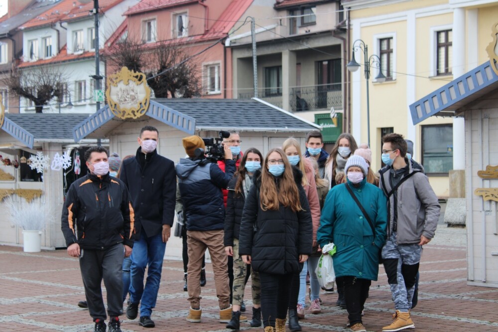 W sobotę (8 grudnia) na rynku zespół MuzyKajaka kręcił świąteczny teledysk z udziałem mieszkańców Żor o antysmogowym przesłaniu. Zobaczcie zdjęcia!