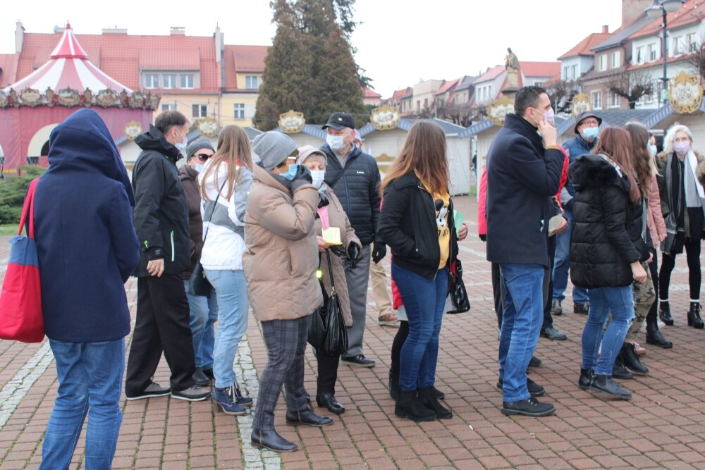 W sobotę (8 grudnia) na rynku zespół MuzyKajaka kręcił świąteczny teledysk z udziałem mieszkańców Żor o antysmogowym przesłaniu. Zobaczcie zdjęcia!