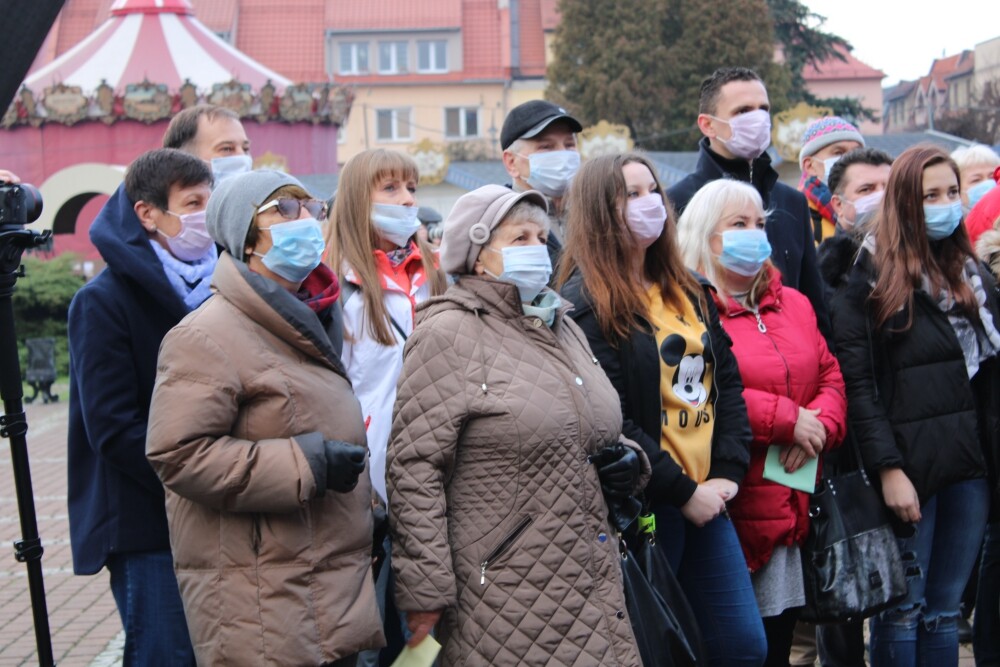 W sobotę (8 grudnia) na rynku zespół MuzyKajaka kręcił świąteczny teledysk z udziałem mieszkańców Żor o antysmogowym przesłaniu. Zobaczcie zdjęcia!