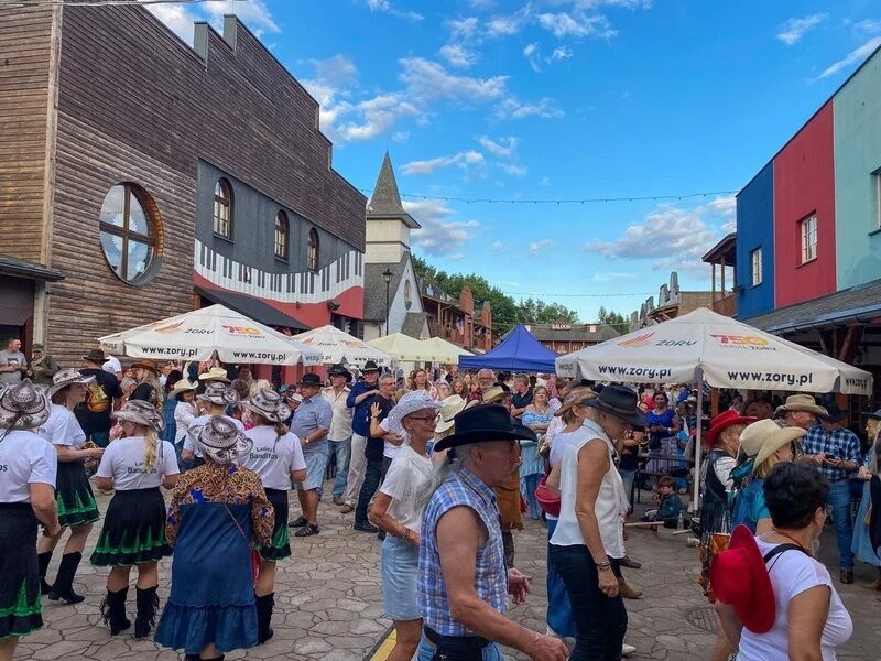 Za nami dziewiąta odsłona TWINPIGS Country Festival! Niesamowita energia, kowbojskie tańce, świetna muzyka i gigantyczna dawka klimatu country towarzyszyły uczestnikom imprezy w minioną sobotę / fot. UM Żory