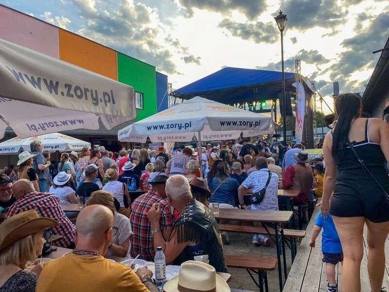 Za nami dziewiąta odsłona TWINPIGS Country Festival! Niesamowita energia, kowbojskie tańce, świetna muzyka i gigantyczna dawka klimatu country towarzyszyły uczestnikom imprezy w minioną sobotę / fot. UM Żory