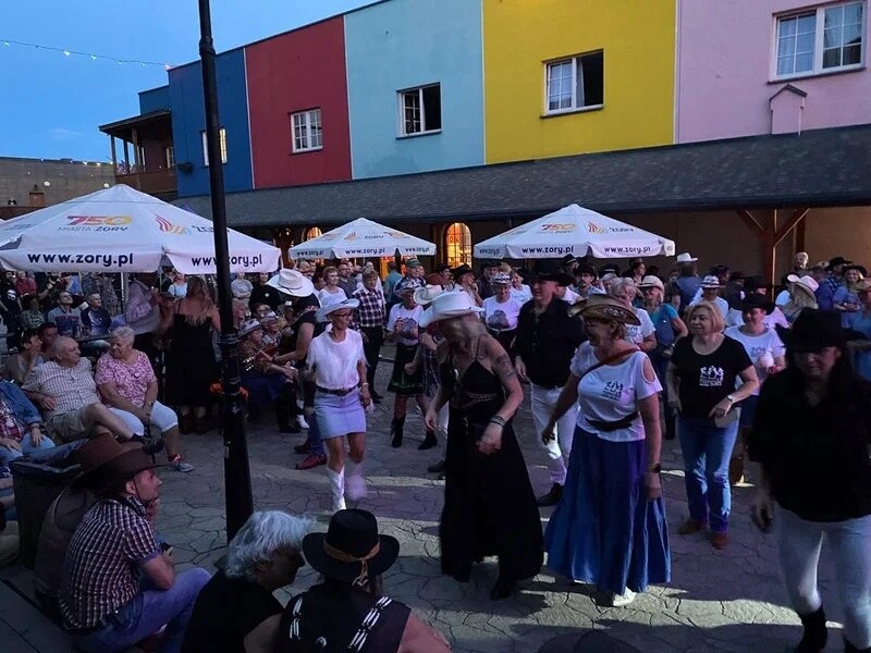 Za nami dziewiąta odsłona TWINPIGS Country Festival! Niesamowita energia, kowbojskie tańce, świetna muzyka i gigantyczna dawka klimatu country towarzyszyły uczestnikom imprezy w minioną sobotę / fot. UM Żory