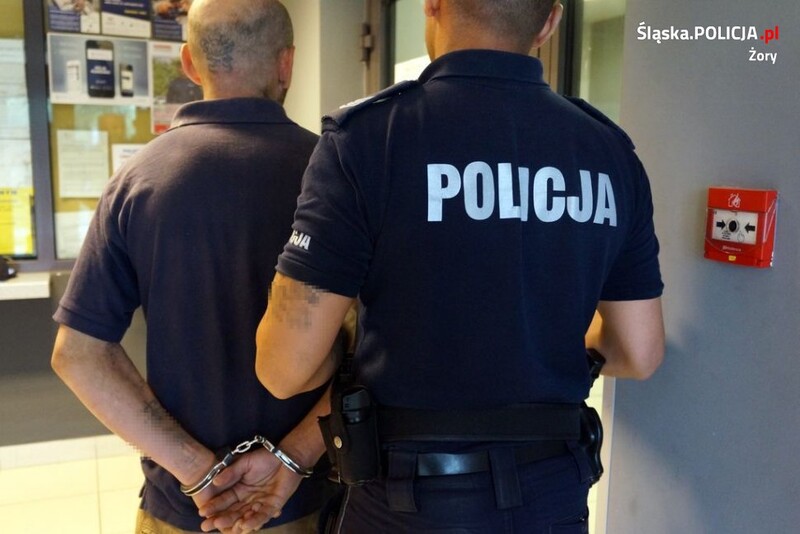Tymczasowy areszt za włamania na konto