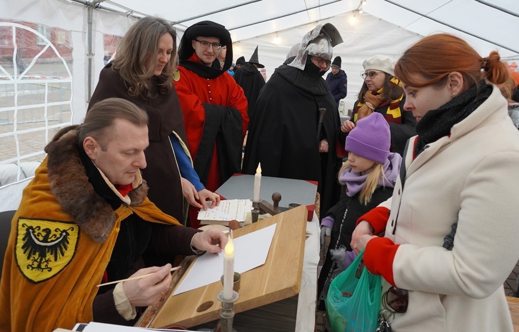 Żory świętowały 753. urodziny! Magiczne pokazy, turnieje, koncerty i atrakcje inspirowane światem Harry’ego Pottera przyciągnęły tłumy mieszkańców. Sprawdź, jak przebiegało to niezwykłe wydarzenie / fot. UM Żory