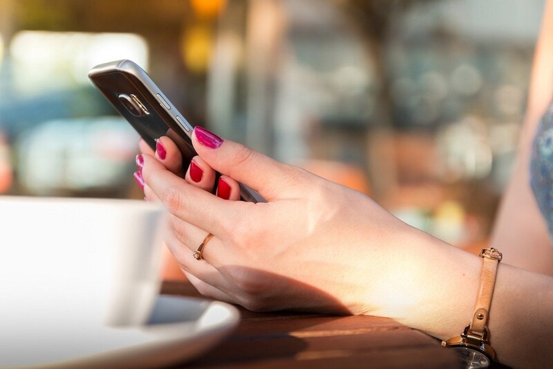 Uwaga na SMS "Twoja paczka została zatrzymana przez służby celne". To oszustwo!