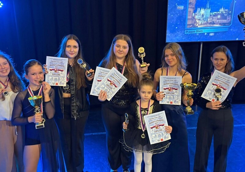 Wesołe Nutki z Żor triumfują na festiwalu w Pradze – 9 pucharów, w tym GRAND PRIX!