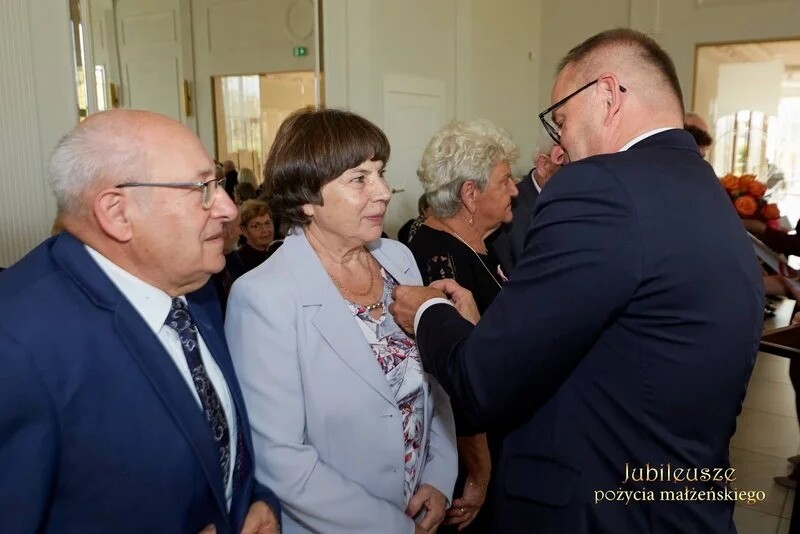Prezydent Waldemar Socha uhonorował jubilatów obchodzących 50., 60., 65. i 70. rocznicę ślubu / fot. UM Żory