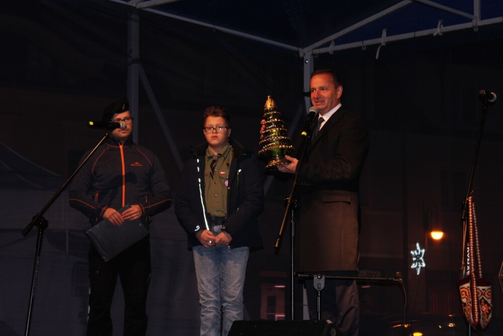 Świetna muzyka oraz tradycyjne, świąteczne smakołyki przyciągnęły na żorski rynek sporo osób. Zobaczcie zdjęcia z Wigilii!