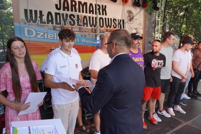 Podczas Jarmarku Władysławowskiego uczestnicy przeżywali nie tylko artystyczne, ale też sportowe emocje / fot. UM Żory