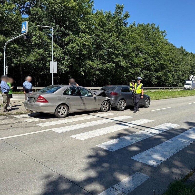 Wypadek na DK81 w Żorach - świadkowie i służby zareagowały błyskawicznie!