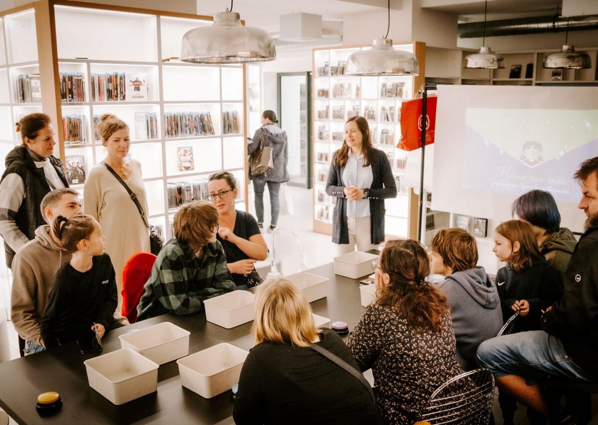 11 października 2024 r. Miejska Biblioteka Publiczna w Żorach wzięła udział w jubileuszowej edycji Ogólnopolskiej Nocy Bibliotek, która odbyła się pod hasłem „MOC Bibliotek” / fot. MBP Żory