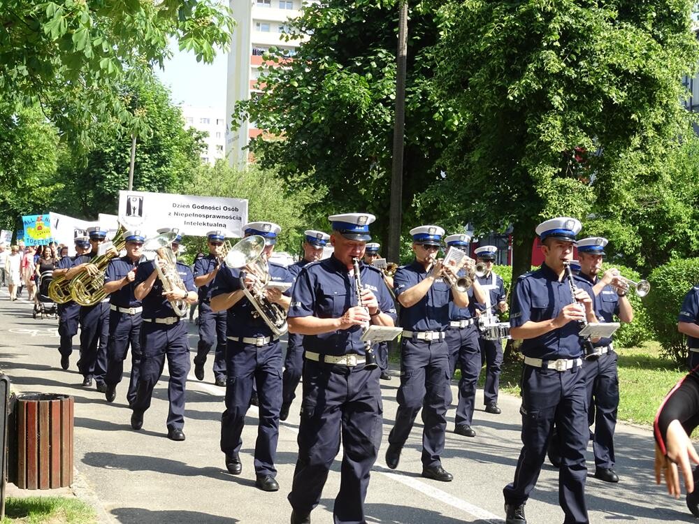 W sobotę 12 maja na os. Księcia Władysława przy klubie Rebus odbyły się XX obchody Dnia Godności Osób z Niepełnosprawnością Intelektualną. Zobaczcie naszą fotorelację!
