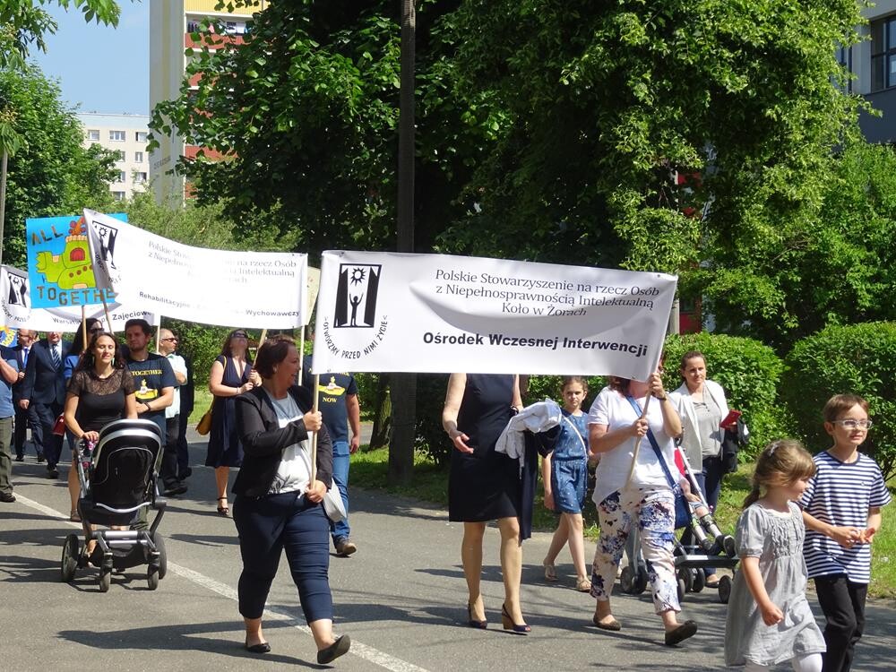 W sobotę 12 maja na os. Księcia Władysława przy klubie Rebus odbyły się XX obchody Dnia Godności Osób z Niepełnosprawnością Intelektualną. Zobaczcie naszą fotorelację!