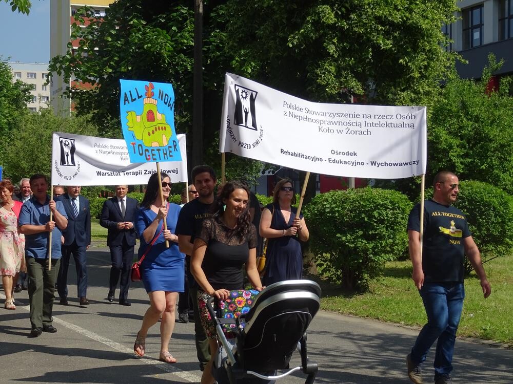 W sobotę 12 maja na os. Księcia Władysława przy klubie Rebus odbyły się XX obchody Dnia Godności Osób z Niepełnosprawnością Intelektualną. Zobaczcie naszą fotorelację!