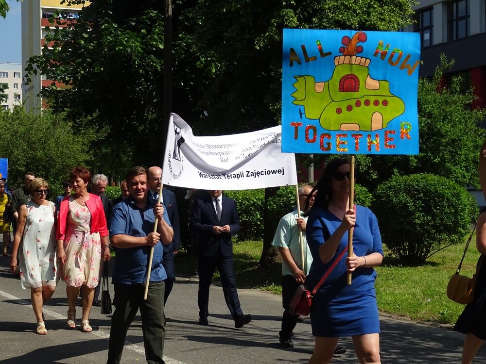 W sobotę 12 maja na os. Księcia Władysława przy klubie Rebus odbyły się XX obchody Dnia Godności Osób z Niepełnosprawnością Intelektualną. Zobaczcie naszą fotorelację!