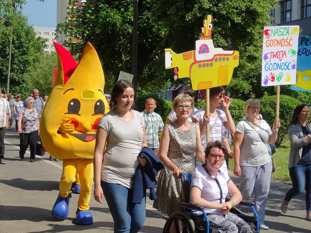 W sobotę 12 maja na os. Księcia Władysława przy klubie Rebus odbyły się XX obchody Dnia Godności Osób z Niepełnosprawnością Intelektualną. Zobaczcie naszą fotorelację!