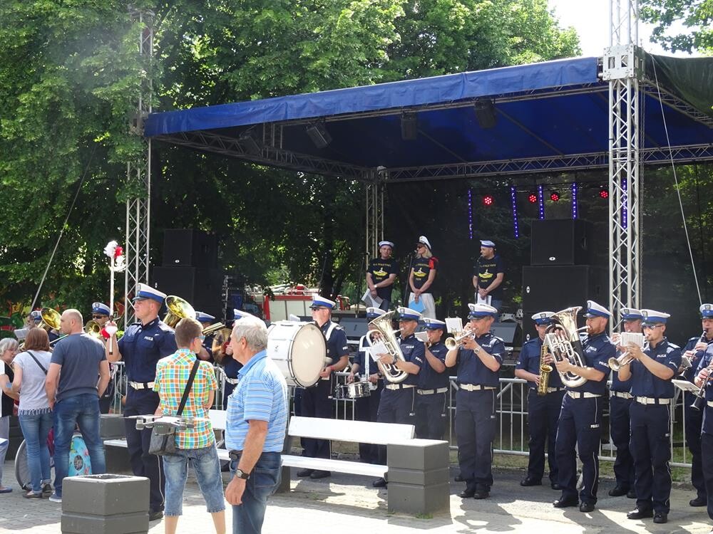 W sobotę 12 maja na os. Księcia Władysława przy klubie Rebus odbyły się XX obchody Dnia Godności Osób z Niepełnosprawnością Intelektualną. Zobaczcie naszą fotorelację!