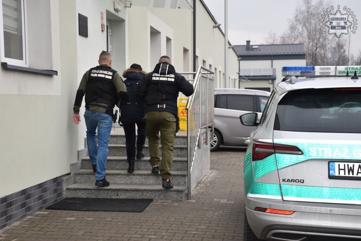 Zatrzymania w Żorach! Policja namierzyła osoby poszukiwane listami gończymi / fot. KMP Żory