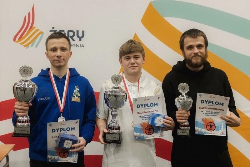 Żory Open 2025 przyciągnęło niemal 150 zawodników! Pobili rekord Europy i rywalizowali w 12 konkurencjach speedcubingu. Zobacz wyniki i emocjonujące momenty zawodów / fot. Adam Gottscholl