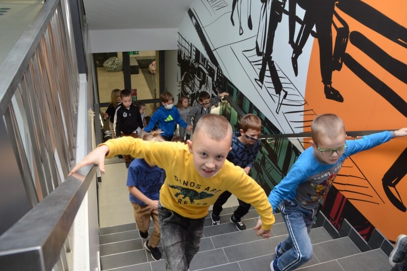 Fot. Klaudia Godziek - absolwentka ZSP nr 6 Kleszczów; na zdjęciu budynek ZSP nr 6