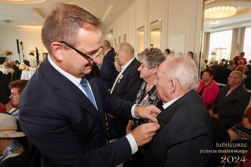 7 listopada 2024 r. Waldemar Socha - Prezydent Miasta Żory spotkał się z parami małżeńskimi świętującymi 50., 60. i 65. rocznicę ślubu / fot. UM Żory