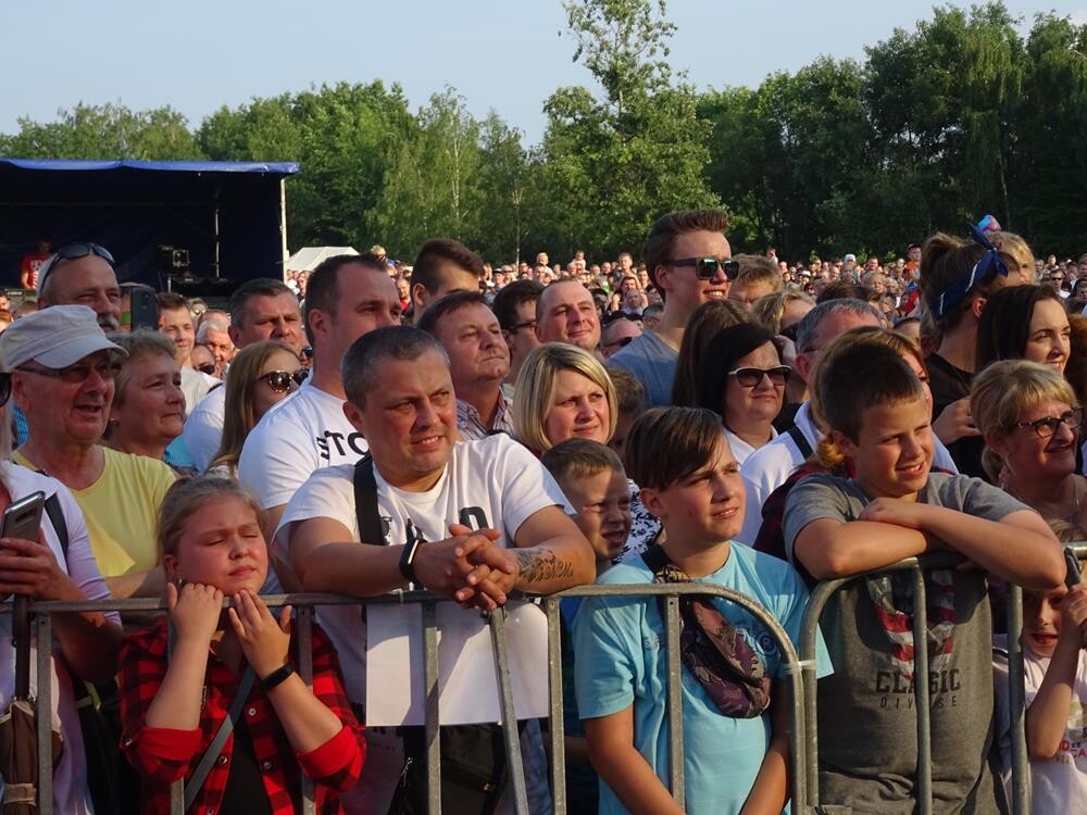 Drugi dzień 41. Żorskiej Wiosny Młodości zgromadził tłumy. Dla zebranej publiczności wystąpili Kabaret Młodych Panów i Ewa Farna. Zobaczcie naszą fotorelację!
