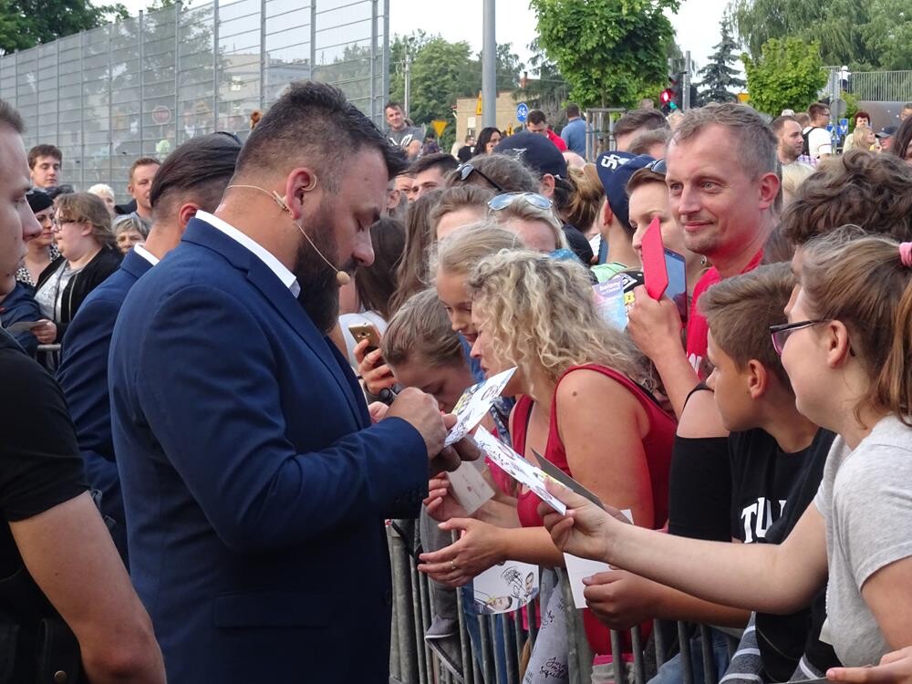 Drugi dzień 41. Żorskiej Wiosny Młodości zgromadził tłumy. Dla zebranej publiczności wystąpili Kabaret Młodych Panów i Ewa Farna. Zobaczcie naszą fotorelację!